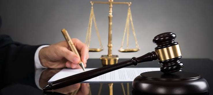 Постачальники юридичних послуг в Україні: як саме адвокат може допомогти українцям Постачальники юридичних послуг в Україні: як саме адвокат може допомогти українцям